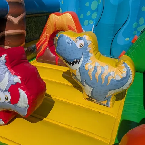 Piepūšamā atrakcija Dino