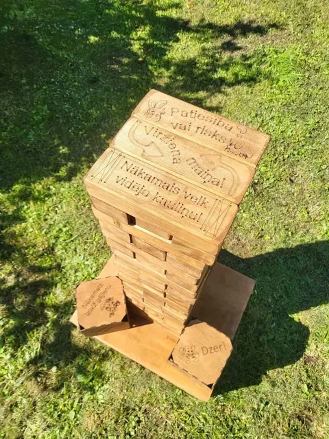 Lielformāta spēle Jenga