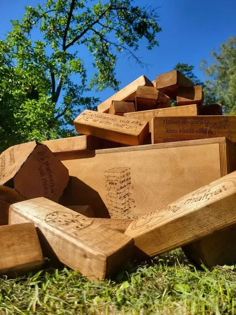 Lielformāta spēle Jenga
