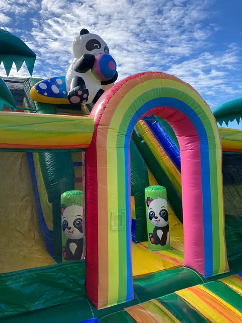 Piepūšamā atrakcija Panda