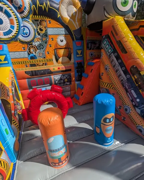 Piepūšamā atrakcija Robots