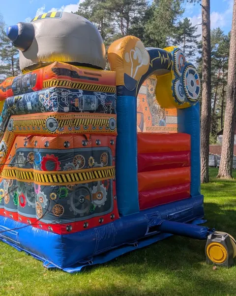 Piepūšamā atrakcija Robots