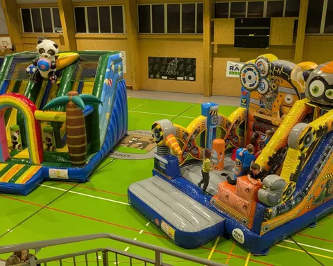 Piepūšamā atrakcija Robots